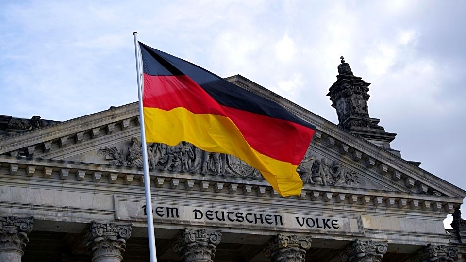 דגל גרמניה מונף